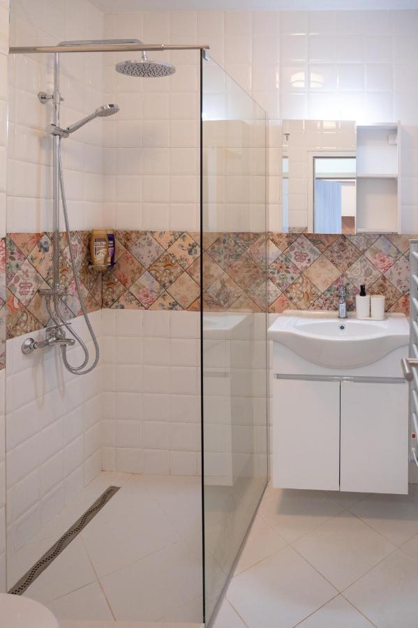Sunny 1Bdr Apartment Near Center Sofia Extérieur photo